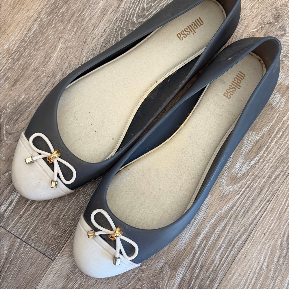 Melissa Women's Elegant Black and Cream Flats